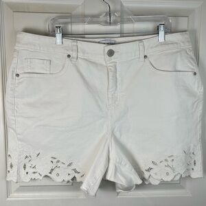Lane Bryant White Boyfriend Fit Jean Short With Embroidered Hem Size 16